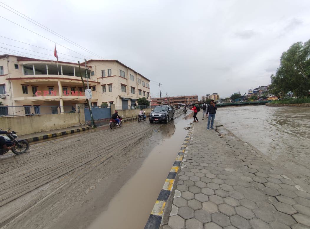 ललितपुरको च्यासलस्थित एमाले मुख्यालयमा पस्यो बाढी