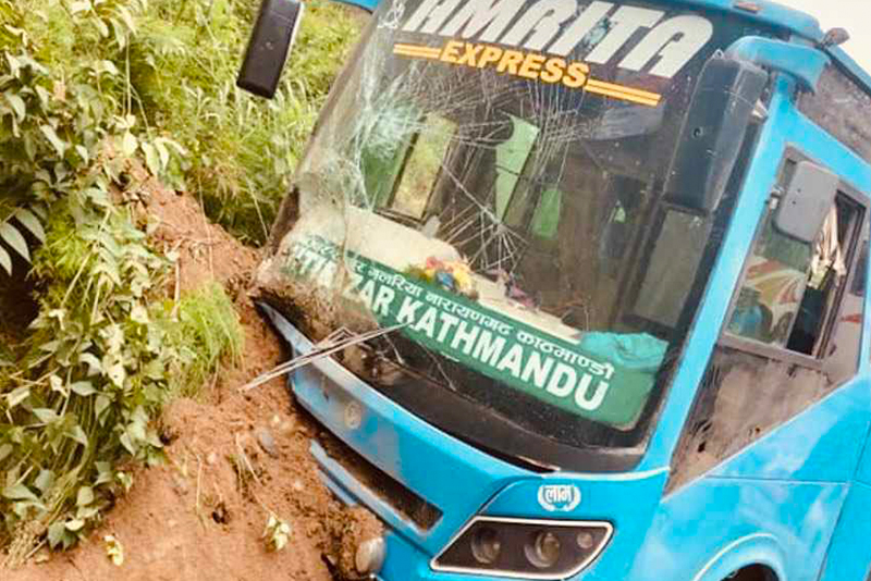 गजुरी घाटबेसीमा यात्रुबस दुर्घटना