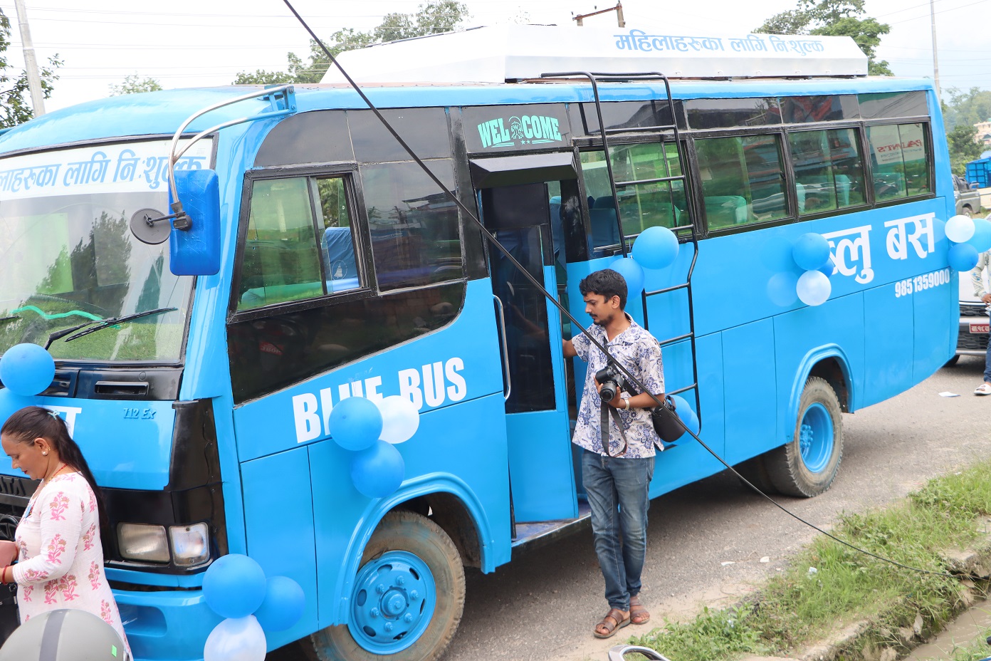 सांसद् निर्वाचित भएको १०० दिन पुगेको अवसरमा रवी लामिछानेले चितवन-२ मा सुरु गरे निःशुल्क ब्लु बस सेवा