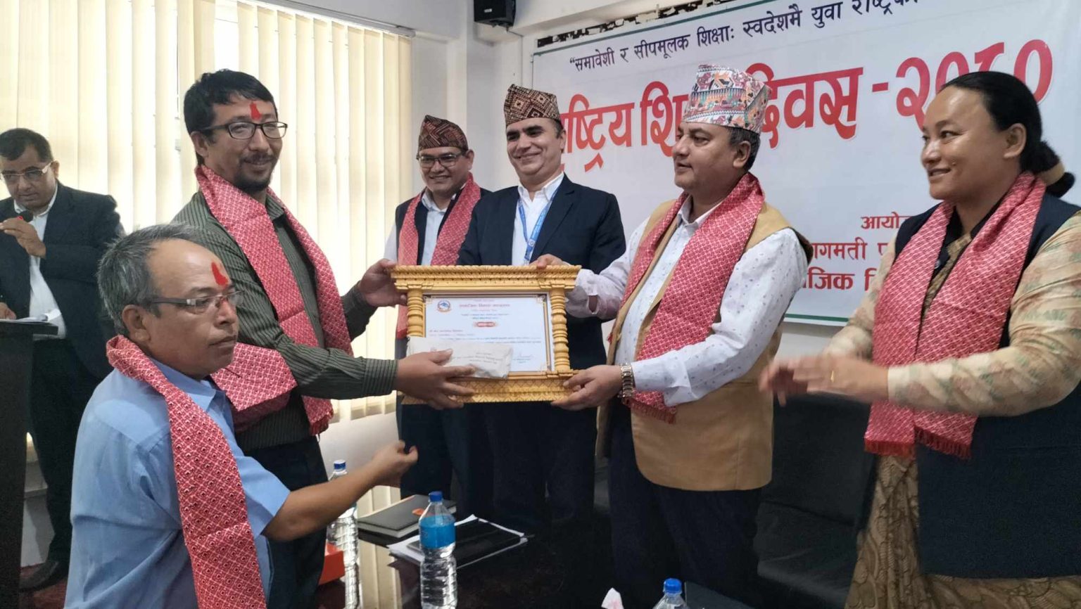 शिक्षा दिवसका अवसरमा बलम्बु मावि लगायत अन्य उत्कृष्ठ विद्यालय सम्मानित