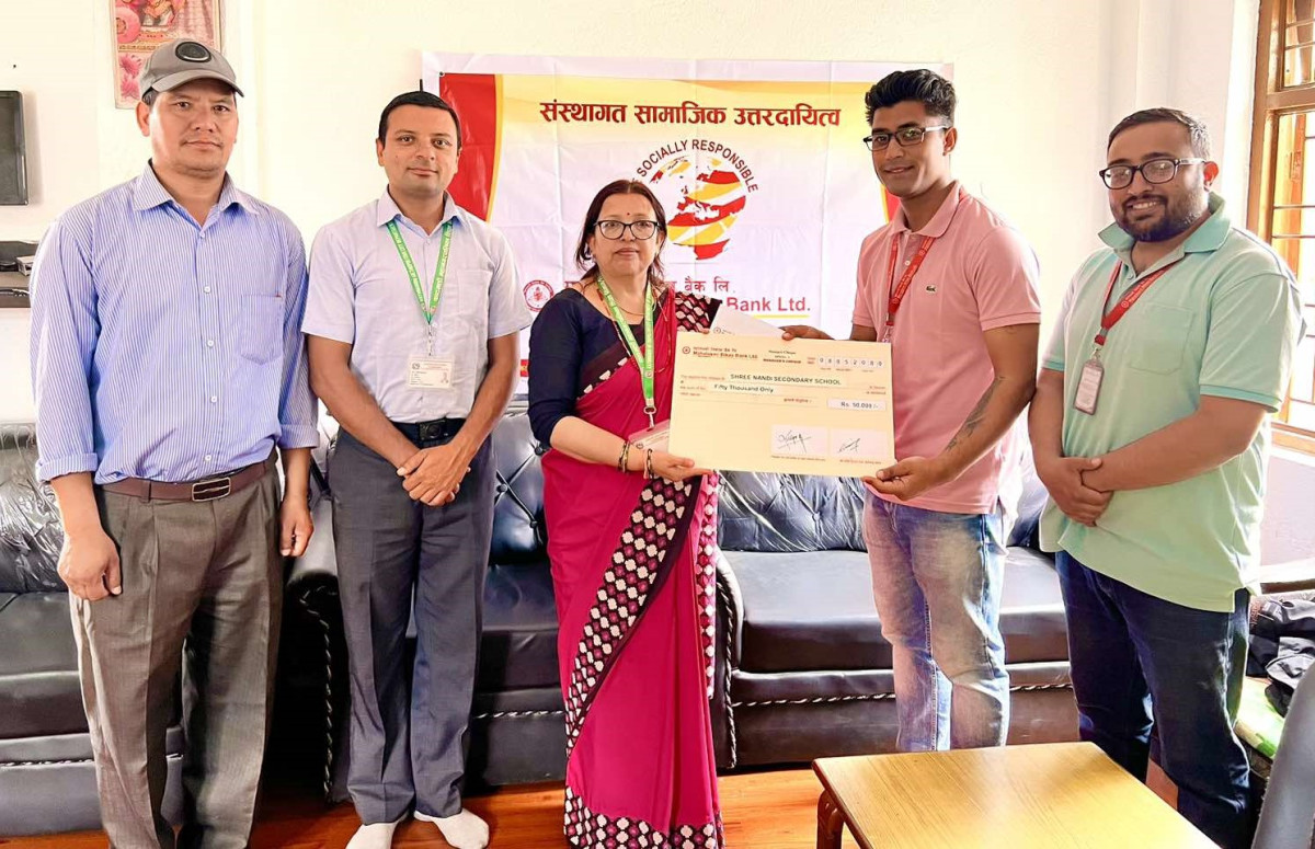 महालक्ष्मी विकास बैङ्कद्वारा नन्दी माविका विद्यार्थीलाई स्वर्गीय लक्ष्मणबाबु श्रेष्ठ जेहेन्दार छात्रवृत्ति वितरण