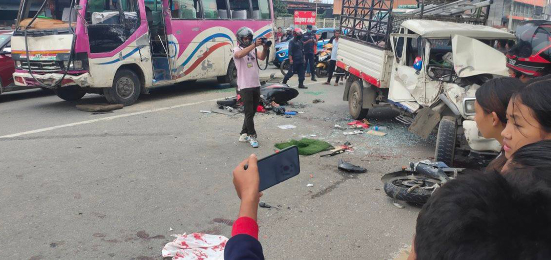 पेप्सीकोलामा ४ वटा सवारी साधन आपसमा ठोक्किँदा घाइते भएका १४ जना मध्ये २ जनाको ज्यान गयो