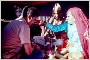 स्त्री र पुरुषलाई दसैंको टीका लगाइदिँदा दिइने आशीर्वाद मन्त्र