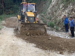 थानकोट-चित्लाङ सडक मर्मतको कार्य सम्पन्न हुन अझै केही दिन लाग्ने (भिडियो सहित)