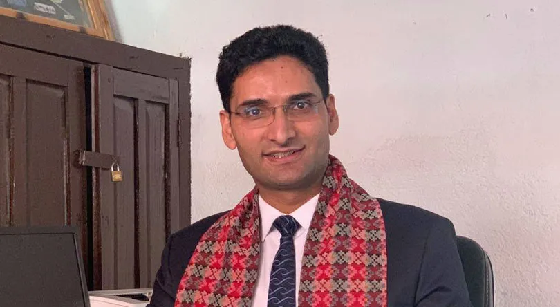 प्रधानमन्त्रीको परराष्ट्र सल्लाहकारमा सिन्धुपाल्चोकका डा. रूपक सापकोटा नियुक्त