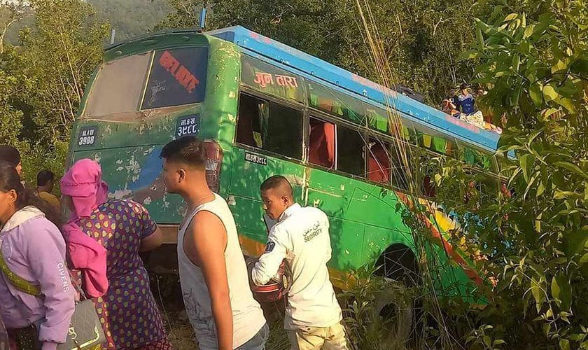 पोखरामा दुईवटा मोटरसाइकल ठोक्किँदा एक जनाको मृत्यु, मकवानपुरमा यात्रुबाहक बस दुर्घटना