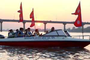 बहाव बढेपछि रोकिएका मोटरबोट नारायणीमा फेरि चल्न थाले