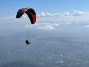 चन्द्रागिरिमा प्याराग्लाइडिङ गर्ने पर्यटक बढे, कति लाग्छ शुल्क?