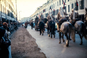 पिचमा घोडा कुदाउँदा चिप्लिएर लड्ला भनि न्यूरोडको सडक आधा ग्राभ्रेल बनाइयो