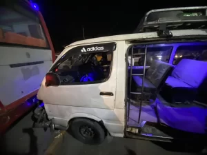 काठमाडाैंको सुन्धारामा तिव्र गति हुँइकिएको माइक्रो बसले ठक्कर दिँदा ६ जना घाइते