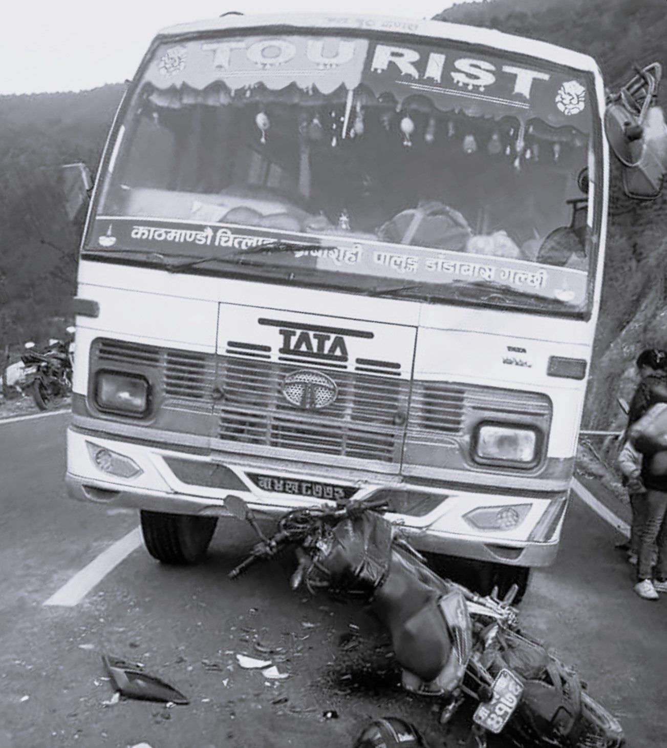 चित्लाङमा सवारी दुर्घटना, मोटरसाइकल चालकको ज्यान गयो, १ जना घाइते