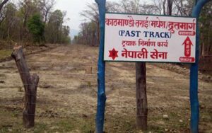 काठमाडौं-तराई द्रूत मार्ग सडक आयोजनामा ८ जना वृक्षारोपण हेरालु माग, तलब १९ हजार ८ सय