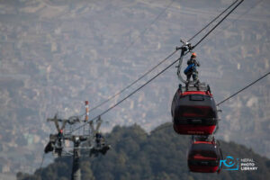 चन्द्रागिरि केबलकारमा फसेका यात्रु निकाल्न सशस्त्र प्रहरीको उद्धार अभ्यास