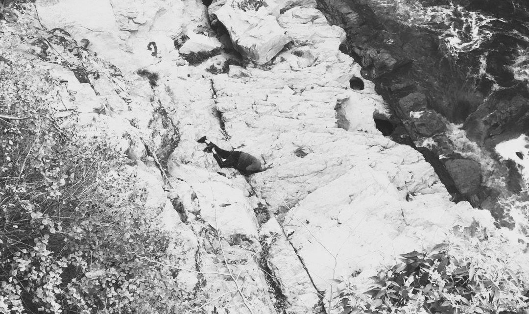 चोभार पुलमुनि एक पुरुष मृत फेला, टाउको र हातमा गहिरो चोट