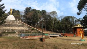 त्रिभुवन पार्कमा सुस्ताउँदै करिब ८ सय जना मिटरब्याज पीडित, कोहि सेल्फी खिच्दै, कोहि दालमोठ चपाउँदै