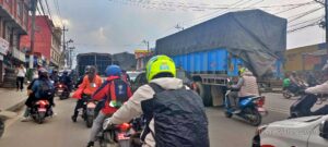 फागु मनाउन घर जानेहरुको भीड, कलंकीमा सवारीसाधनको चाप