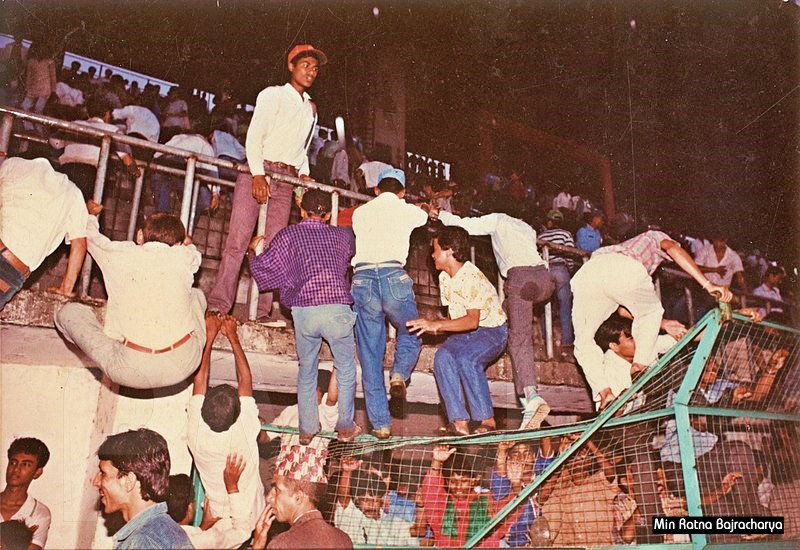 इतिहासः २०४४ फागुन २९ गते दशरथ रंगशालामा भागदाैड हुँदा ७१ जना खेलप्रेमीको ज्यान गयो