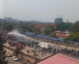 राप्रपाको प्रदर्शनमा प्रहरीले हान्यो पानीको फोहरा, निषेधित क्षेत्र तोडेको प्रहरी प्रशासनको भनाइ