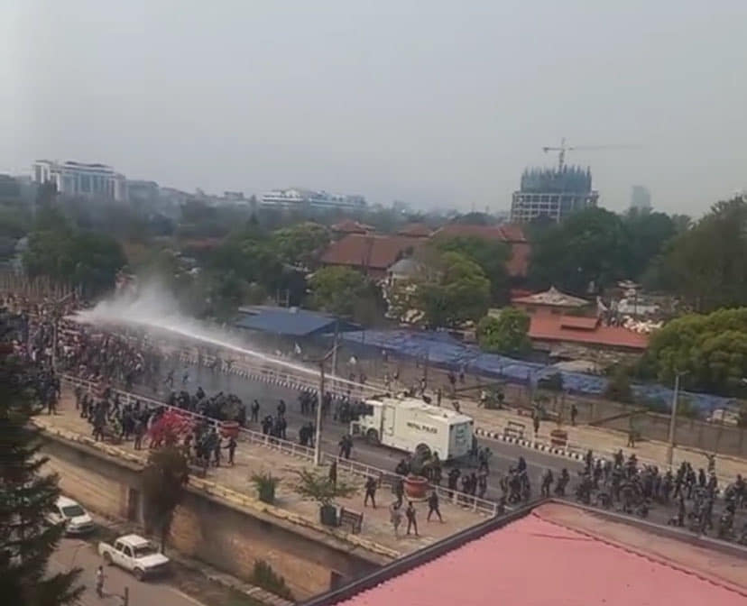 राप्रपाको प्रदर्शनमा प्रहरीले हान्यो पानीको फोहरा, निषेधित क्षेत्र तोडेको प्रहरी प्रशासनको भनाइ