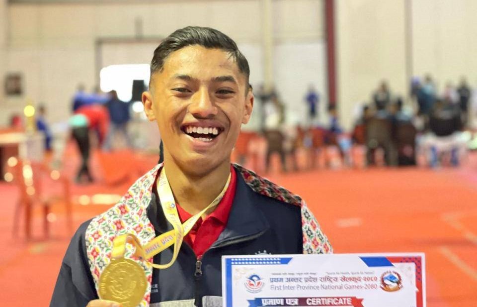 धनबहादुर खेलकुद प्रतिष्ठानका राकेशलाई राष्ट्रपति रनिङ शिल्डमा स्वर्ण पदक