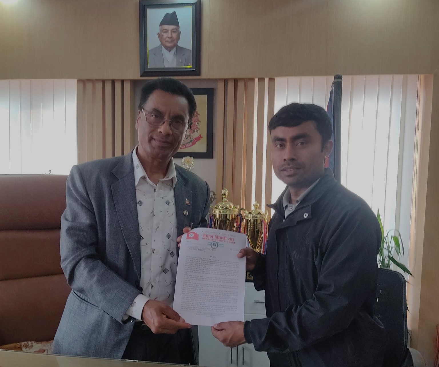 चन्द्रागिरिसहित ७५३ वटै स्थानीय तह प्रमुखलाई नेविसंघले बुझायो ज्ञापनपत्र