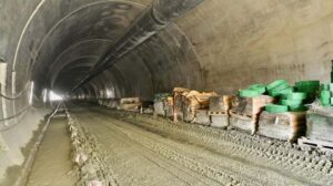 सिस्नेखोलामा रोकिएका यात्रु सुरुङमार्गबाट काठमाडाैं आइपुगे