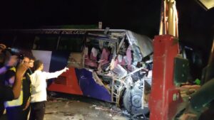 मध्यरातमा मुग्लिननजिकै पाँच वटा सवारी साधन ठोक्किएपछि……