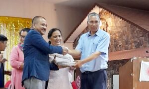 ईन्जिनियर उत्तम बहादुर राउतलाई नेकपा एमाले चन्द्रागिरि नगर कमिटीको साँचो हस्तान्तरण