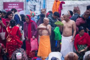 मातातिर्थमा श्रद्धालुहरुकाे चहलपहल (फाेटाे फिचर)