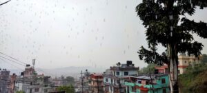 चन्द्रागिरिमा बिहानैदेखि छिटपुट वर्षा, कस्तो रहला दिनभरको माैसम ?