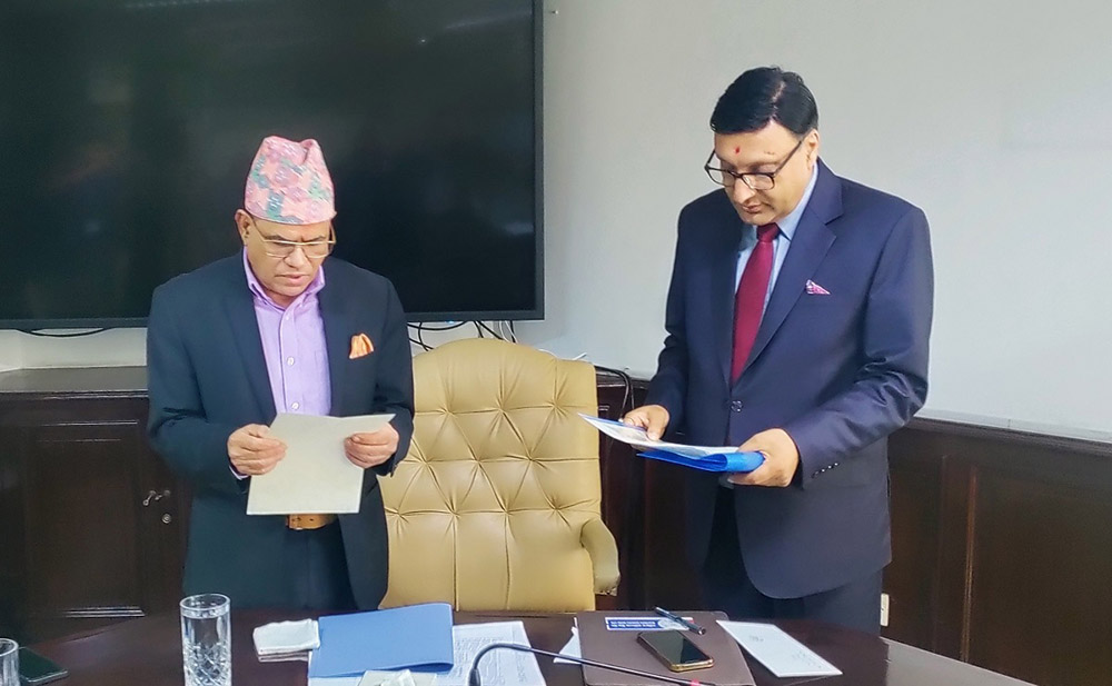 वाणिज्य बैंकका प्रमुख कार्यकारी अधिकृत खनालद्धारा शपथ तथा पदभार ग्रहण