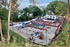 मातातिर्थ कुण्डमा सन्ध्याकालीन आरती हेर्नेको भीड (फोटो फिचर)