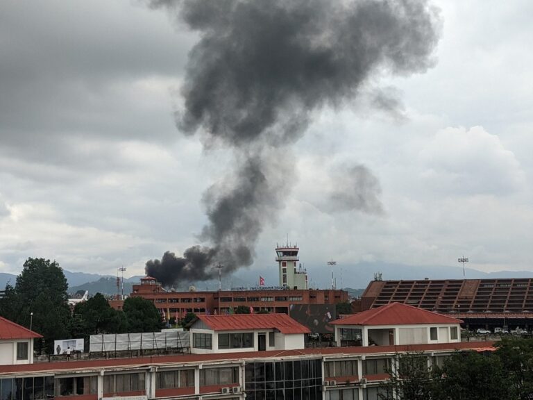 १७ जना सवार सौर्य एअरको विमान त्रिभुवन विमानस्थलमा दुर्घटनाग्रस्त, उद्दार कार्य जारी