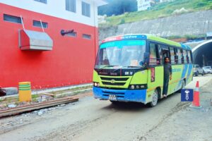 नागढु्ङ्गा सुरुङ मार्ग हुँदै चार सय जना काठमाडाैं भित्रिए