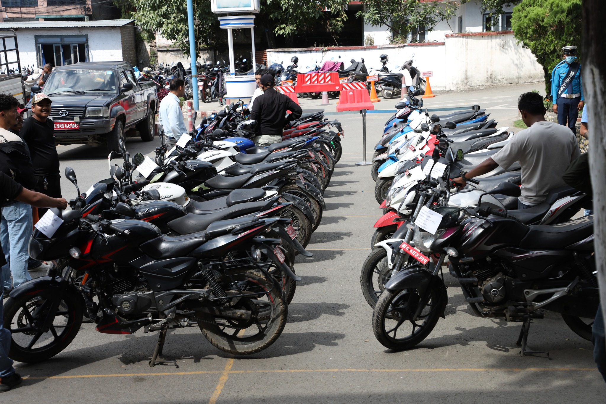 थानकोटसहित विभिन्न स्थानमा भेटिएका २२ वटा दुई पाङग्रे सवारीसाधन धनीलाई हस्तान्तरण