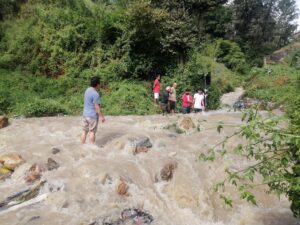 चार दिनअघि खोंचमा खसेका कीर्तिपुरका प्रल्हाद महर्जनको अवस्था अझै अन्योल