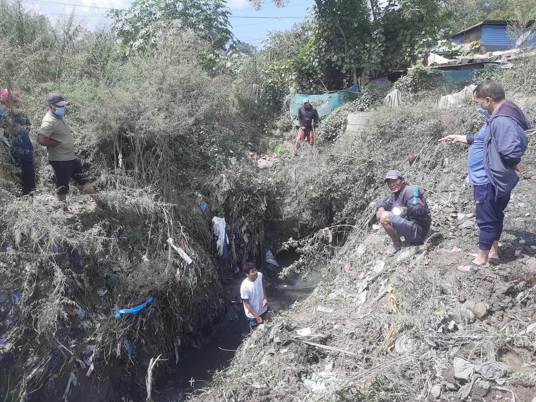 ६ दिनअघि कीर्तिपुरमा खोंचमा खसेर बेपत्ता भएका प्रह्लाद महर्जनको खोजी कार्य जारी