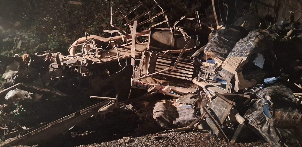 डडेल्धुरामा यात्रु बस दुर्घटना, चार जनाको मृत्यु, १२ जना घाइते