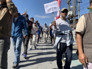 प्रहरी हिरासतमा रहेका रास्वपा सभापति रवि लामिछानेको समर्थनमा पोखरामा प्रदर्शन