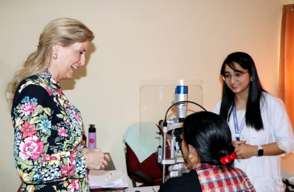 बेलायतकी अधिराजकुमारी सोफीद्वारा कीर्तिपुर आँखा अस्पताल अवलोकन