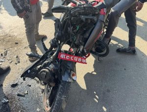 सतुङ्गलमा यात्रु बस र माेटरसाइकल ठोकिए