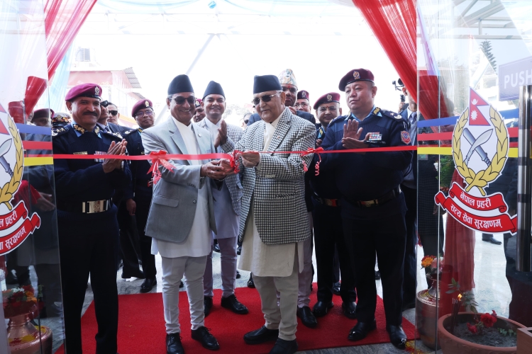 कुनै पनि प्रकारको दबाबमा नपरी काम गर्न नेपाल प्रहरीलाई प्रधानमन्त्रीको आग्रह