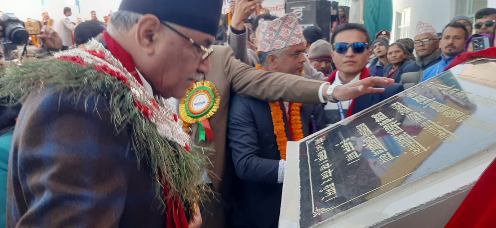 प्रचण्डद्वारा गुल्मीमा हेलिप्याड र शान्ति पार्कको उदघाटन