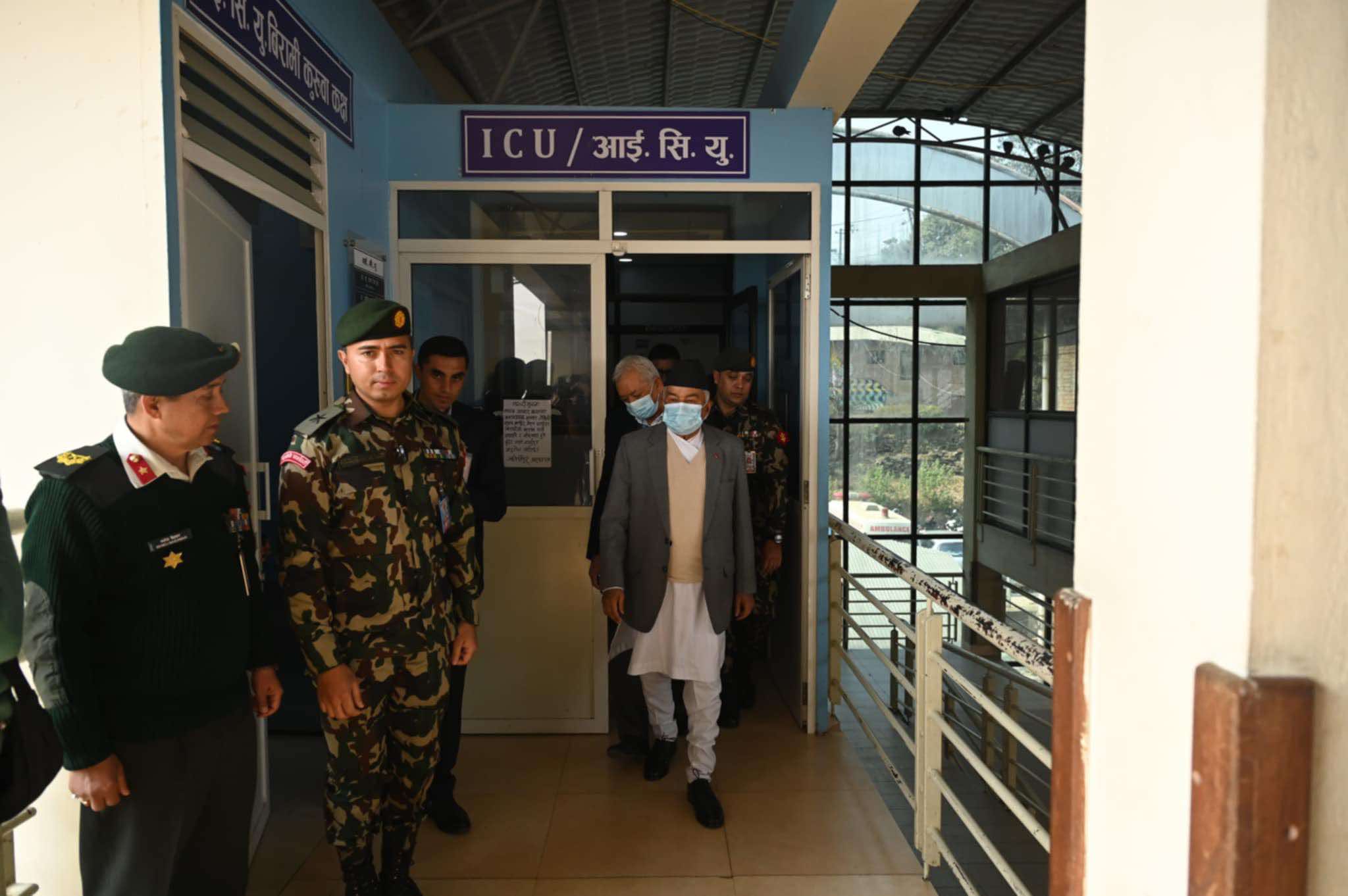 अर्थ मन्त्री र पोखराका मेयरको स्वास्थ्य अवस्था बुझ्न राष्ट्रपति पाैडेल कीर्तिपुर जलन अस्पतालमा