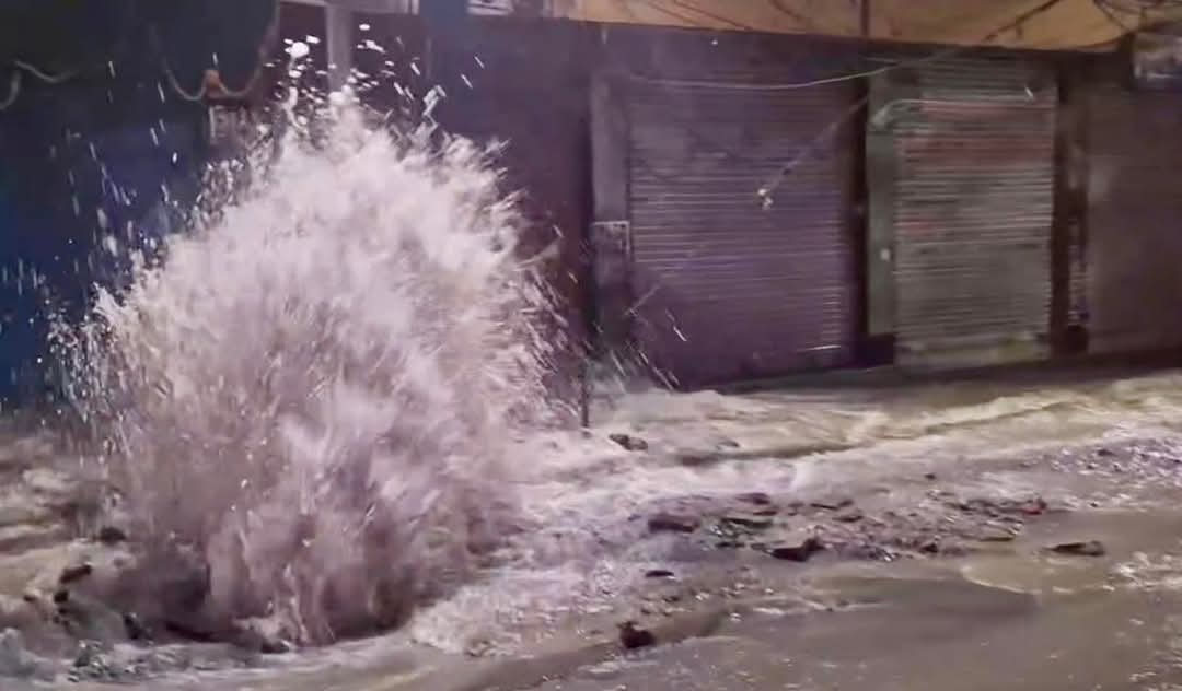 थापाथलीमा फुटेको पाइप तत्काल मर्मत गरी पानी सुचारु गराउन मन्त्री यादवको निर्देशन