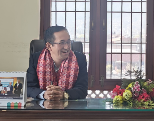 चन्द्रागिरि नगरको आठाैं प्रमुख प्रशासकीय अधिकृतमा सुरेन्द्र थापामगर नियुक्त