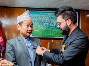 मेयर बालेनलाई उक्साउँदै मेयर हर्क- बालेनजी, सो योर पावर !