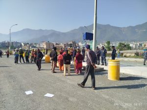 नागढुंगा सुरुङ मार्ग निर्माणस्थलमा स्थानीय र प्रहरीबीच झडप, १८ जना पक्राउ