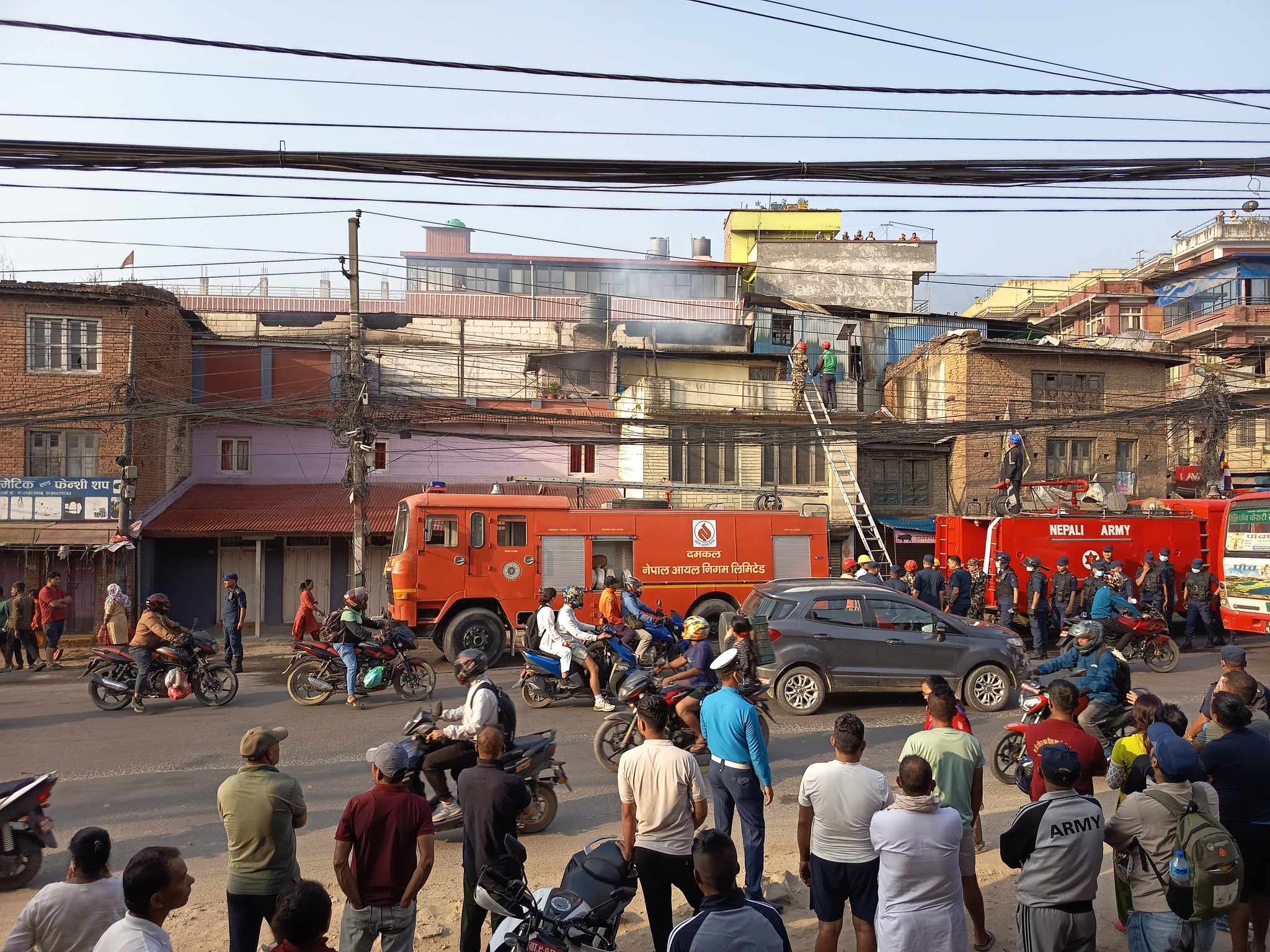 सतुङ्गल आगलागी प्रकरणः दर्ता भएका व्यवसायीलाई राहत दिने प्रकृयामा चन्द्रागिरि नगरपालिका