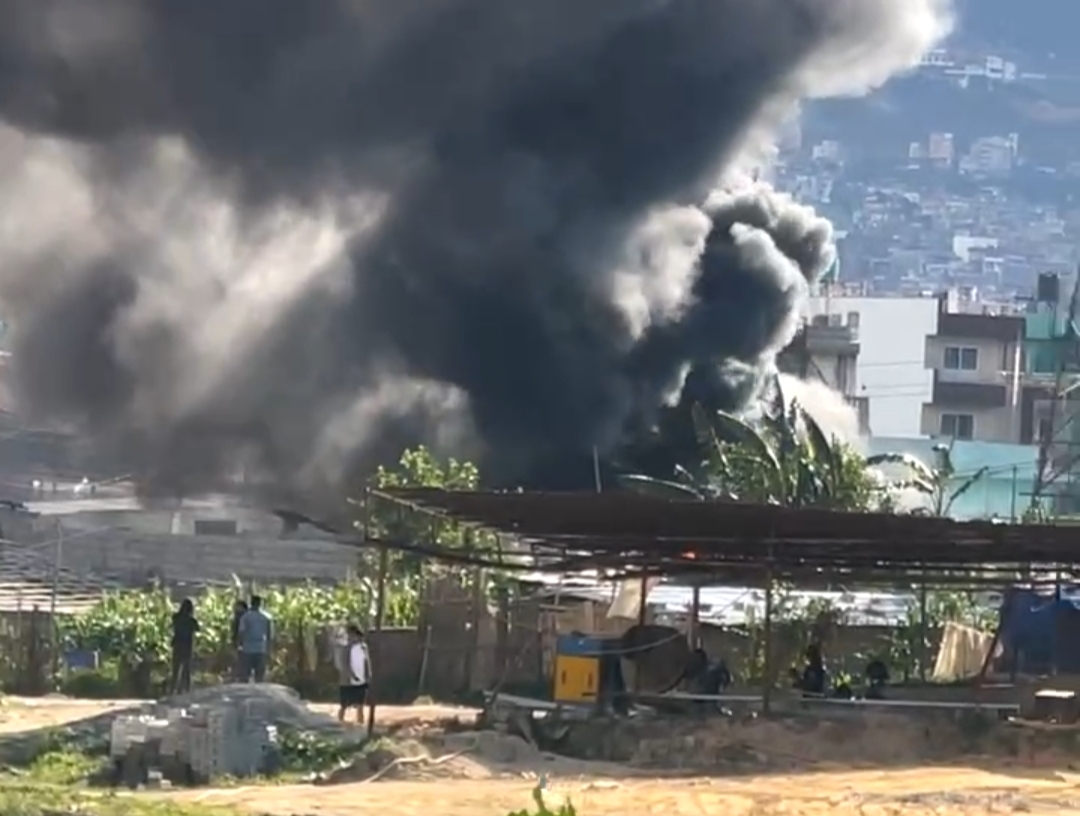 बलम्बुस्थित एक कारखानामा भीषण आगलागी